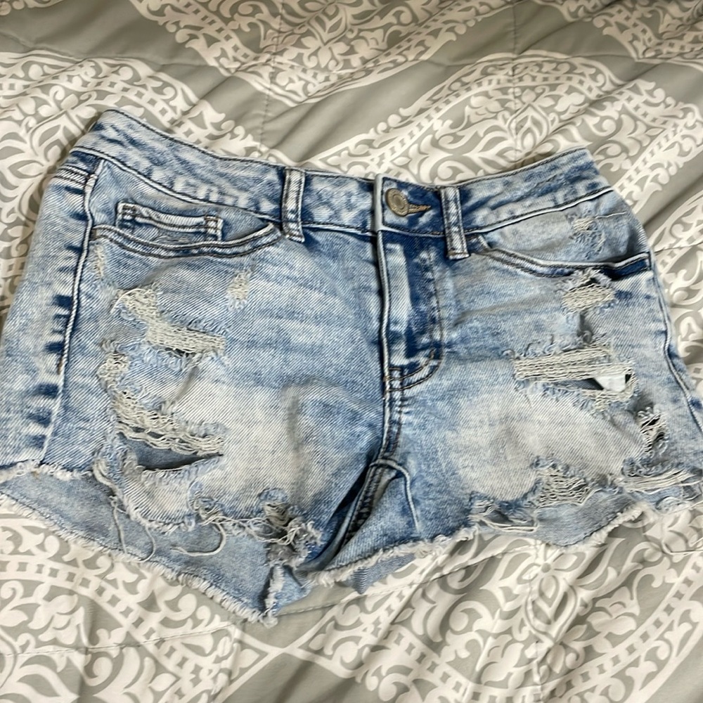 SO Goods For Life 3/26W Low Rise Jean Shorts
